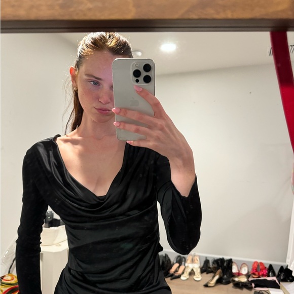 Roberto Cavalli silk long sleeve shirt with back cut outs 🖤🖤🖤 - Picture 2 of 4